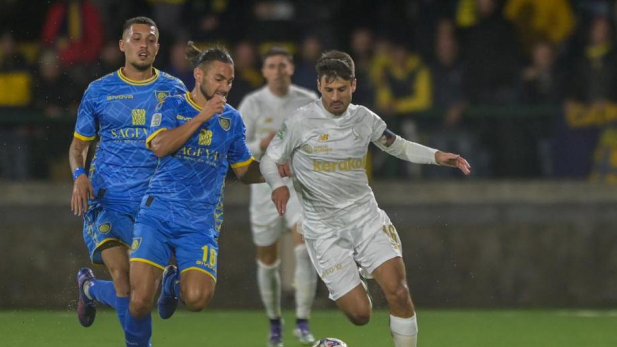 Serie B, nessuna vittoria. Modena ancora in vetta, nuovo pari per il Catanzaro