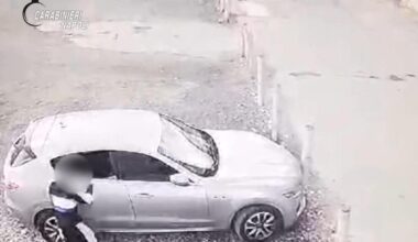 Napoli, così la banda di Scampia rubava auto di lusso: gps nascosti nel paraurti per sapere dove e quando piazzare i colpi