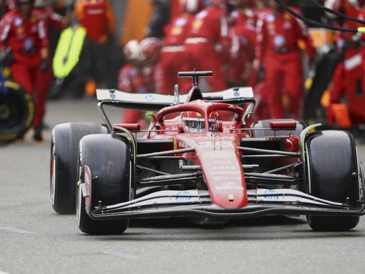 F1 Gp Singapore, le prove libere in diretta: Piastri e Norris, che battaglia. Hamilton è 3°