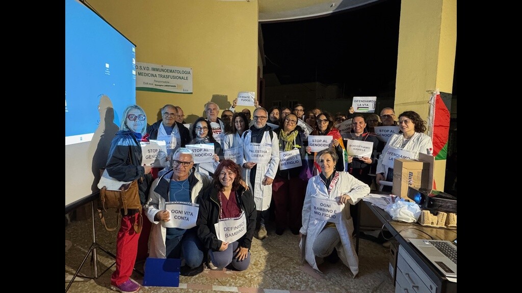 Canale 7 TV | "Luci sulla Palestina": in centinaia al flash mob dei sanitari a Monopoli