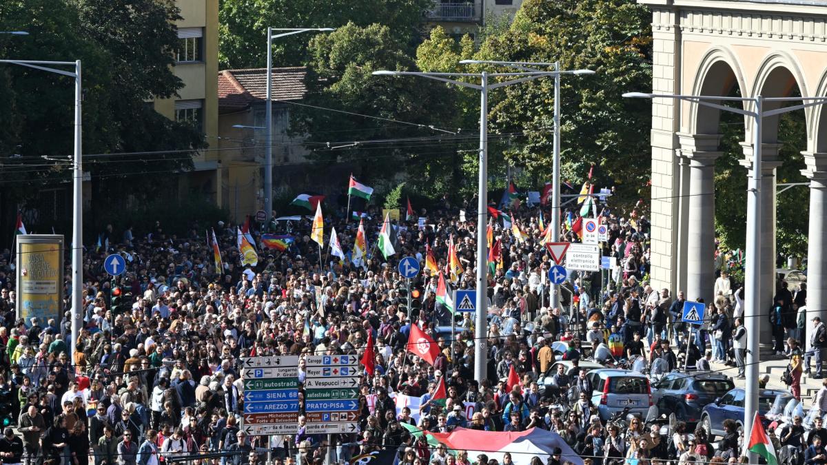 Manifestanti Pro Pal a Coverciano