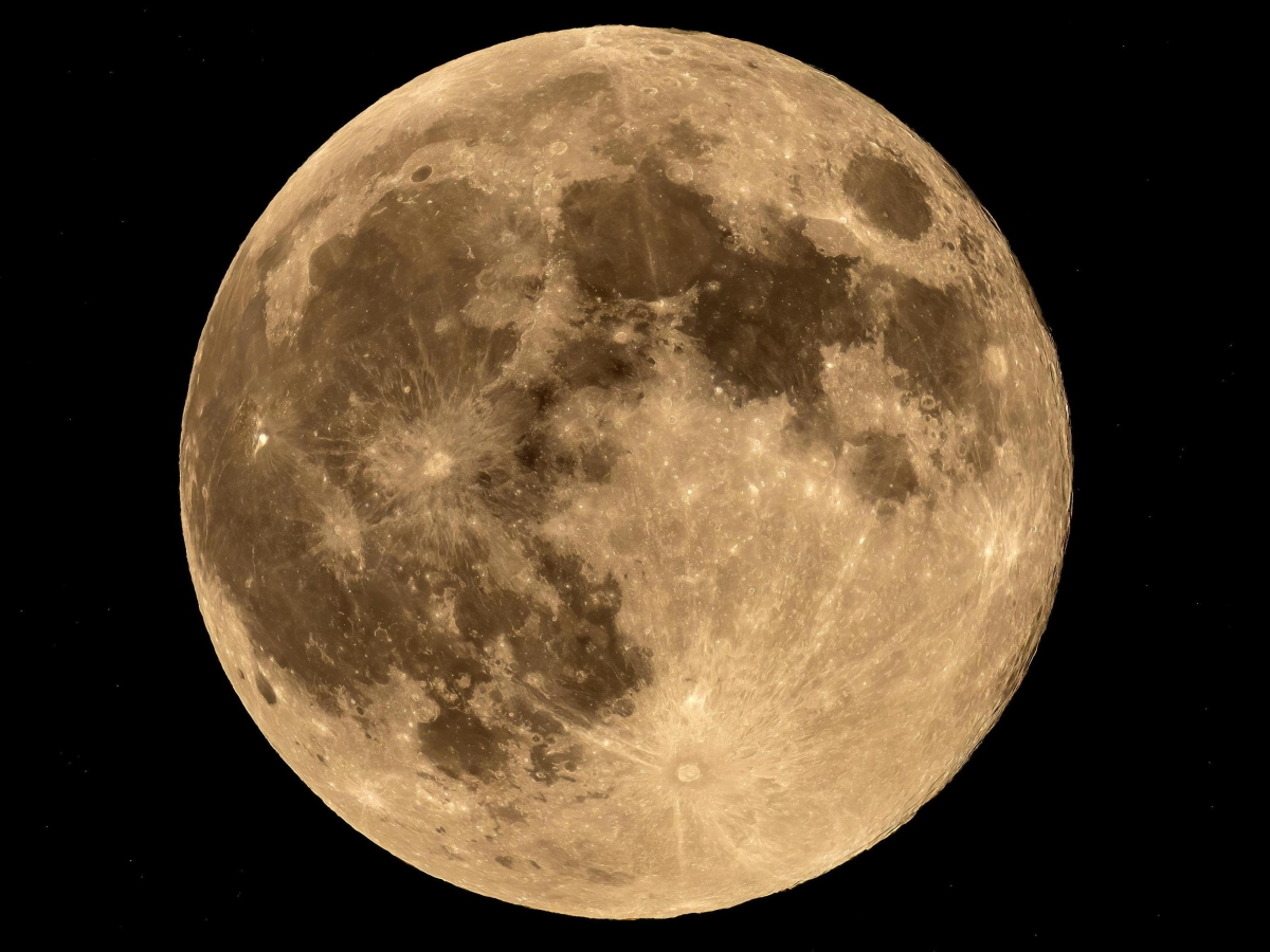 Superluna del Raccolto del 7 ottobre, la prima del 2025: come vederla e perché si chiama così