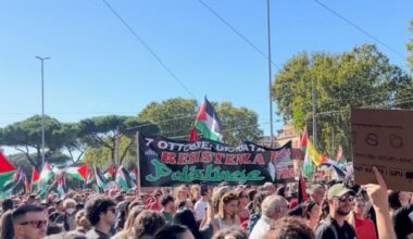 Manifestazione ProPal a Roma, gli slogan per Hamas e contro Israele: «7 ottobre giornata della resistenza», «Assassini», «Stato terrorista»