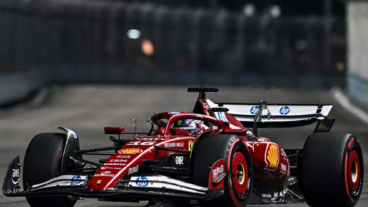 F1 Gp Singapore, la gara in diretta: Russell parte in pole poi Verstappen. Hamilton scatta sesto davanti a Leclerc