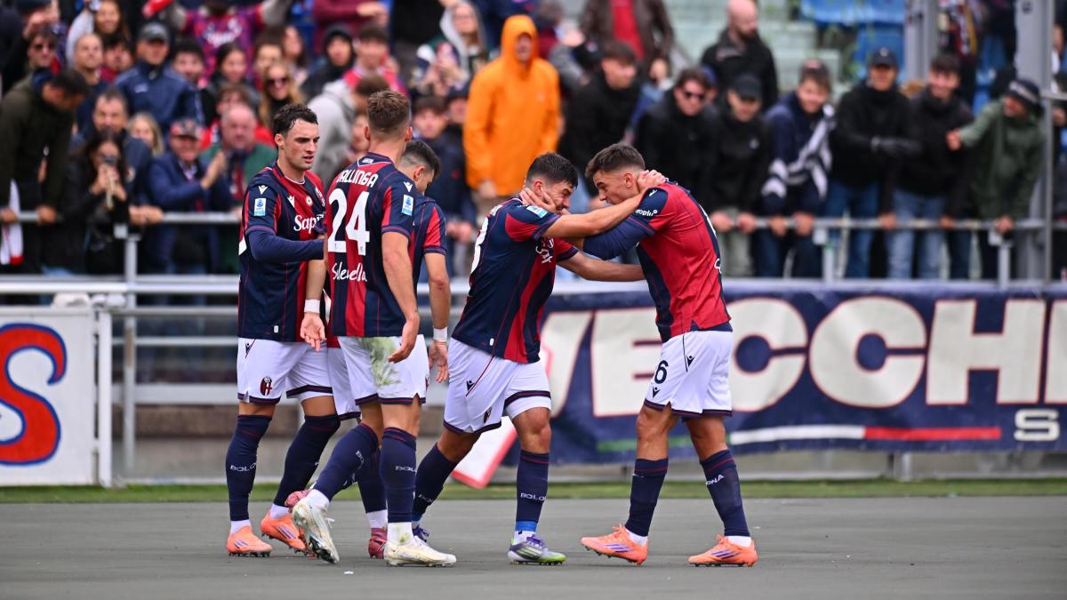Pisa in dieci, il Bologna fa poker. Show del neo azzurro Cambiaghi - La Gazzetta dello Sport