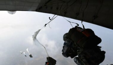 La Russia «addestra paracadutisti cinesi a decapitare Taiwan»: i documenti rubati dagli hacker