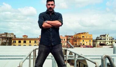 Edoardo Leo: «Mia nonna è morta di Alzheimer a 55 anni. Mio nonno senza di lei era perso, mio padre la dovette lavare: si era dimenticata come si fa»