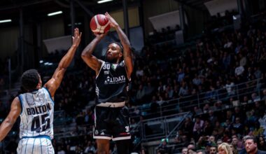 La Virtus Bologna domina Napoli 105-88