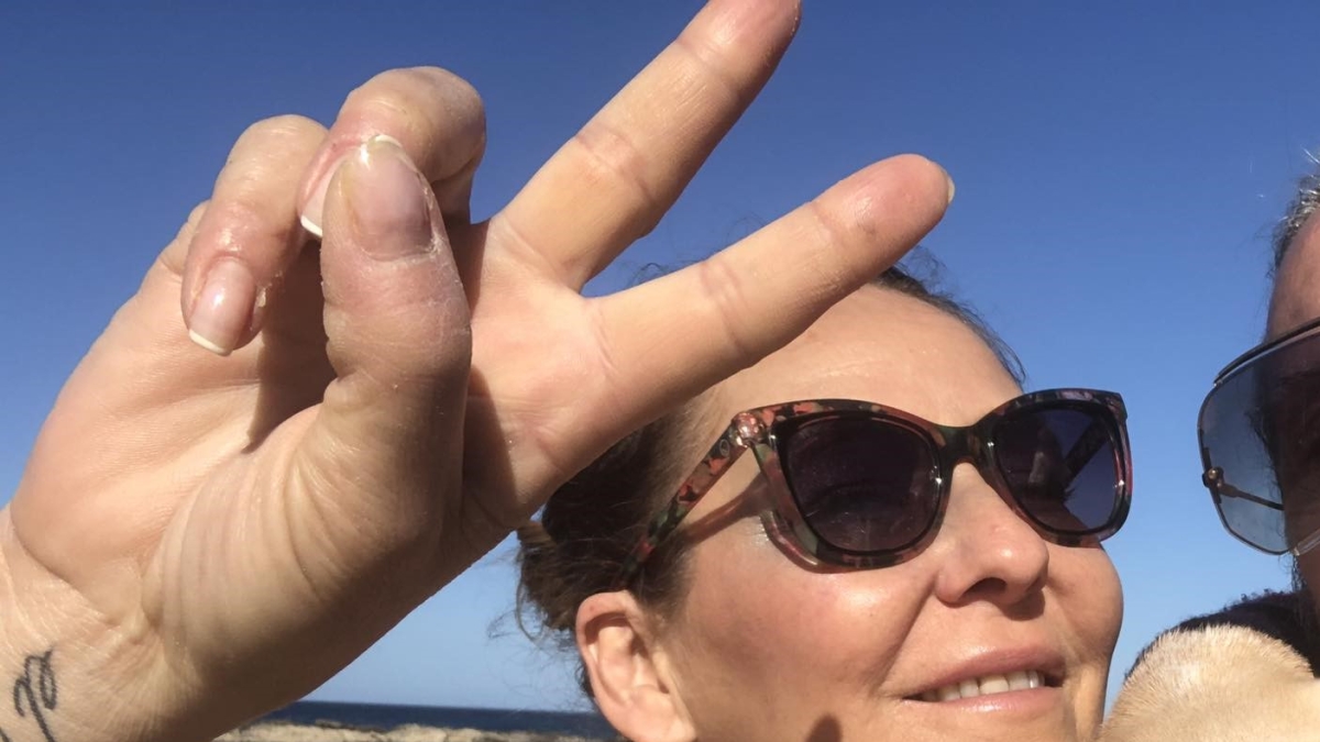 Formentera, Luisa Asteggiano morta in casa: oggi l'autopsia. I lividi, il compagno in cella, le liti