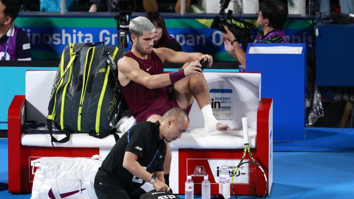 Alcaraz e la benda magica: cos'è il Magnetic Tape, la fasciatura usata da Carlos a Tokyo