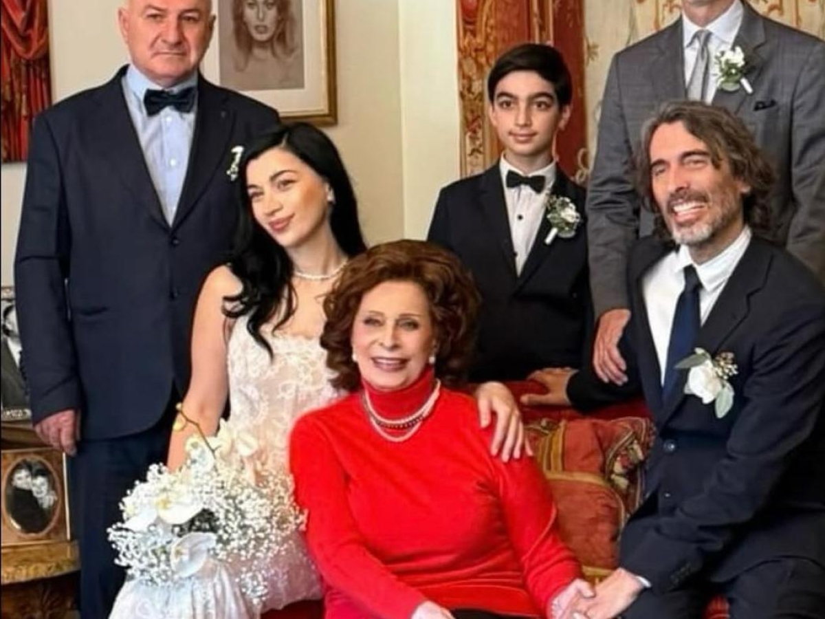 Sophia Loren riappare in foto per le seconde nozze del figlio Carlo