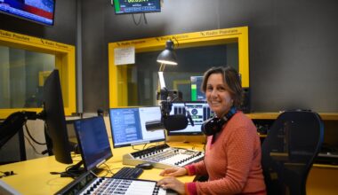 Milano, Radio Popolare compie 50 anni: «Dalla bagarre in diretta alla Scala alle telefonate non filtrate. Siamo una grande famiglia»