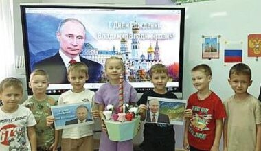 Putin e il compleanno «nordcoreano» tra inni, preghiere e auspici di immortalità