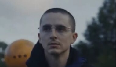 Timothée Chalamet rasato a zero: l'attore dice addio ai suoi ricci