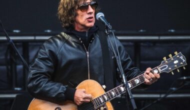 Richard Ashcroft: «Quando girammo il video di Bitter Sweet Symphony ​le ragazze non mi riconoscevano ​e dicevano che ero troppo brutto»