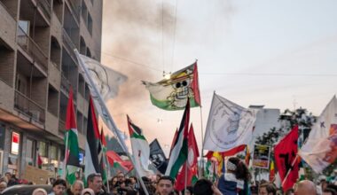 Corteo pro Palestina a Milano, 5mila in marcia da piazzale Lodi tra le forze dell'ordine, con cori che inneggiano ad Hamas