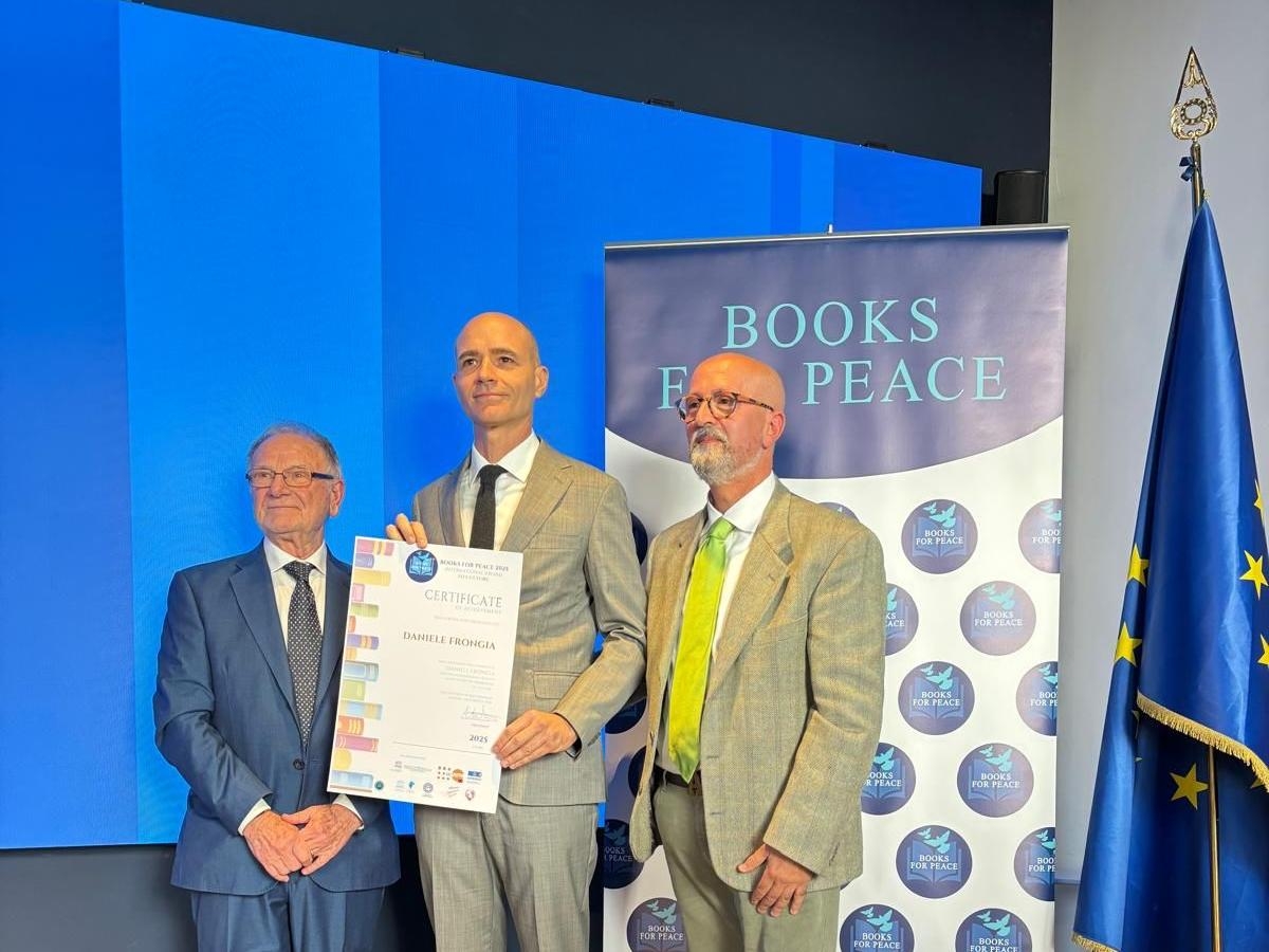 Premio Books for Peace a Daniele Frongia e il suo «Molte vite. Roma, il padel, l’apparenza»