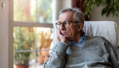Salute mentale, sintomi di depressione per quasi un over 65 su 10 (più diffusi tra chi ha problemi economici e malattie croniche)