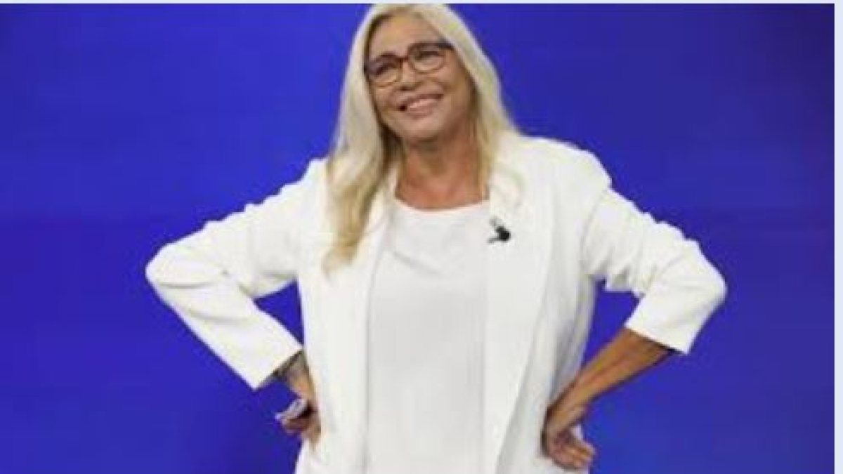 Mara Venier, la signora della domenica compie 75 anni. Due figli, l'amore e il matrimonio con Nicola Carraro. Arbore e Calà: i due ex, ora amici