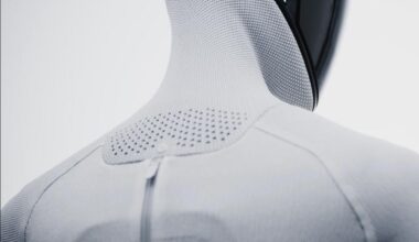 Figure 03, il robot umanoide che piega i vestiti e svuota la lavastoviglie: «Time» lo mette in copertina