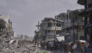 Gaza, notizie in diretta sull'accordo di pace Israele - Hamas | Al via il trasferimento dei detenuti palestinesi da scambiare. E Hamas insiste per Barghouti. Da domani aiuti dentro Gaza