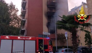 Incendio a Cornaredo: morti due anziani e il figlio. Trovate tracce di accelerante. Il vicino: «Il papà gridava "Carlo brucia", poi è rientrato»
