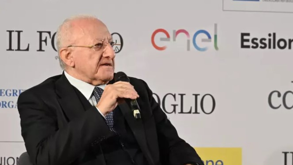 De Luca: «Spiegherò a Fico che il tempo delle scemenze è finito. E farò politica altri 25 anni»