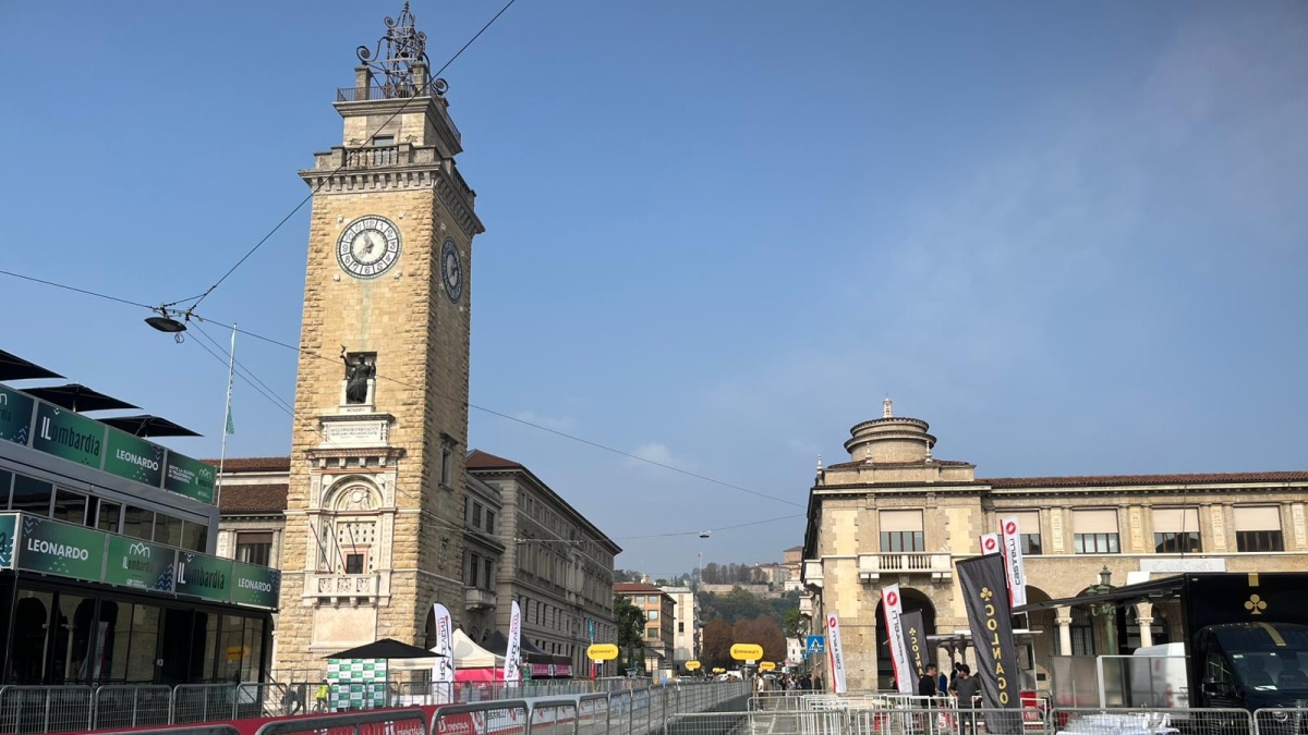 Giro di Lombardia a Bergamo, le strade chiuse: i divieti e gli orari in città, centro blindato