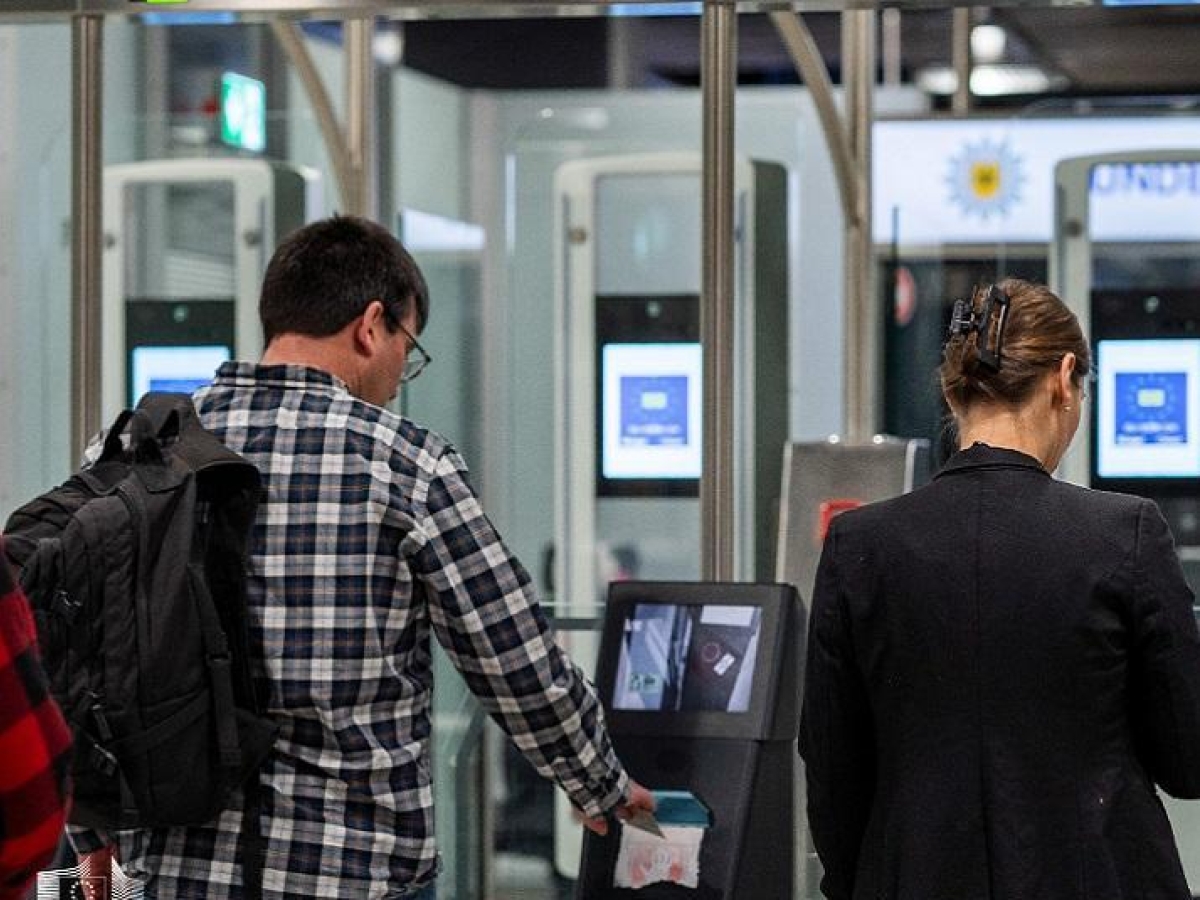 Ecco l'Entry-Exit System: dal 12 ottobre i cittadini extra Ue dovranno lasciare impronte digitali e volto per entrare in Europa