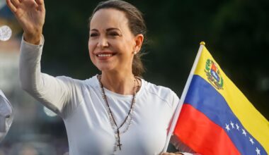Intervista a Maria Corina Machado dopo il Nobel per la pace: «Maduro dovrà sloggiare, con le trattative o senza. La pressione militare Usa contro i narcos? Ringraziamo Trump»
