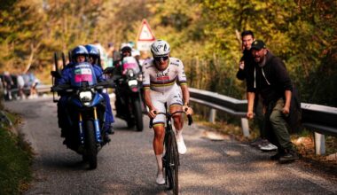 Pogacar, il segreto della vittoria del Giro di Lombardia. Perché aveva fatto spegnere i cellulari ai compagni in allenamento
