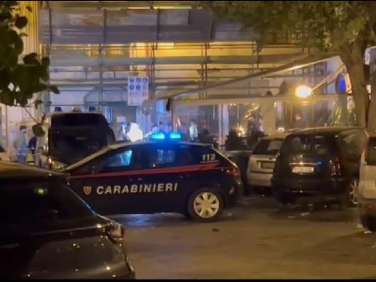 Omicidio a Palermo, 21enne ucciso con un colpo in testa nel cuore della movida: «Cercava di fermare un pestaggio»