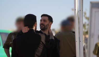 Ostaggi liberati oggi da Hamas: i gemelli Berman, il soldato Cohen, il massaggiatore, il pianista