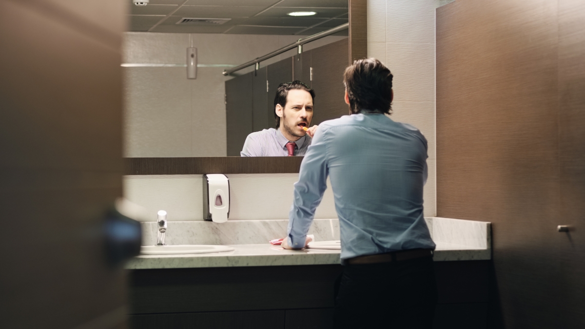 Tumore al pancreas, una scarsa igiene orale triplica i rischi (soprattutto per chi fuma e beve)