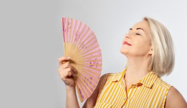 Menopausa, sei regole per affrontarla: dal sonno all'alimentazione sana alle buone relazioni