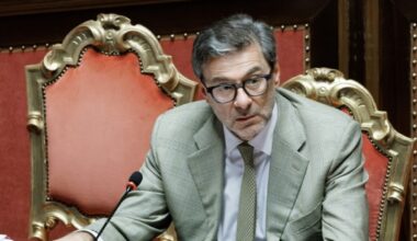 Manovra, taglio Irpef e flat tax sugli aumenti di stipendio: quanti euro in più in busta paga?