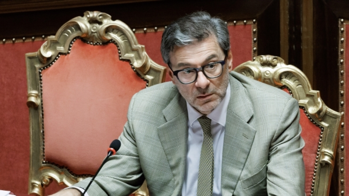 Manovra, taglio Irpef e flat tax sugli aumenti di stipendio: quanti euro in più in busta paga?