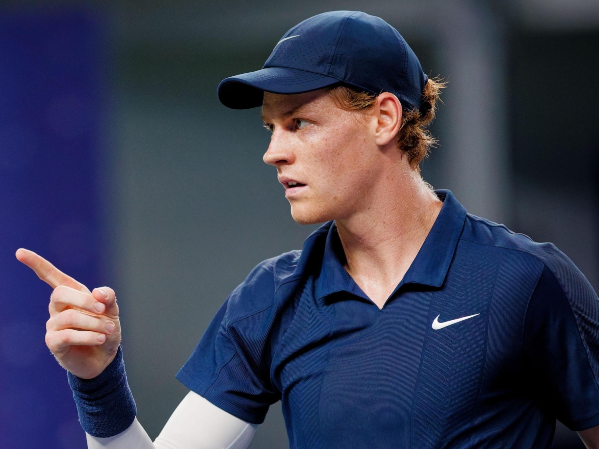 Sinner-Tsitsipas al Six Kings Slam, dove vedere il match in tv e streaming. Programma e orari