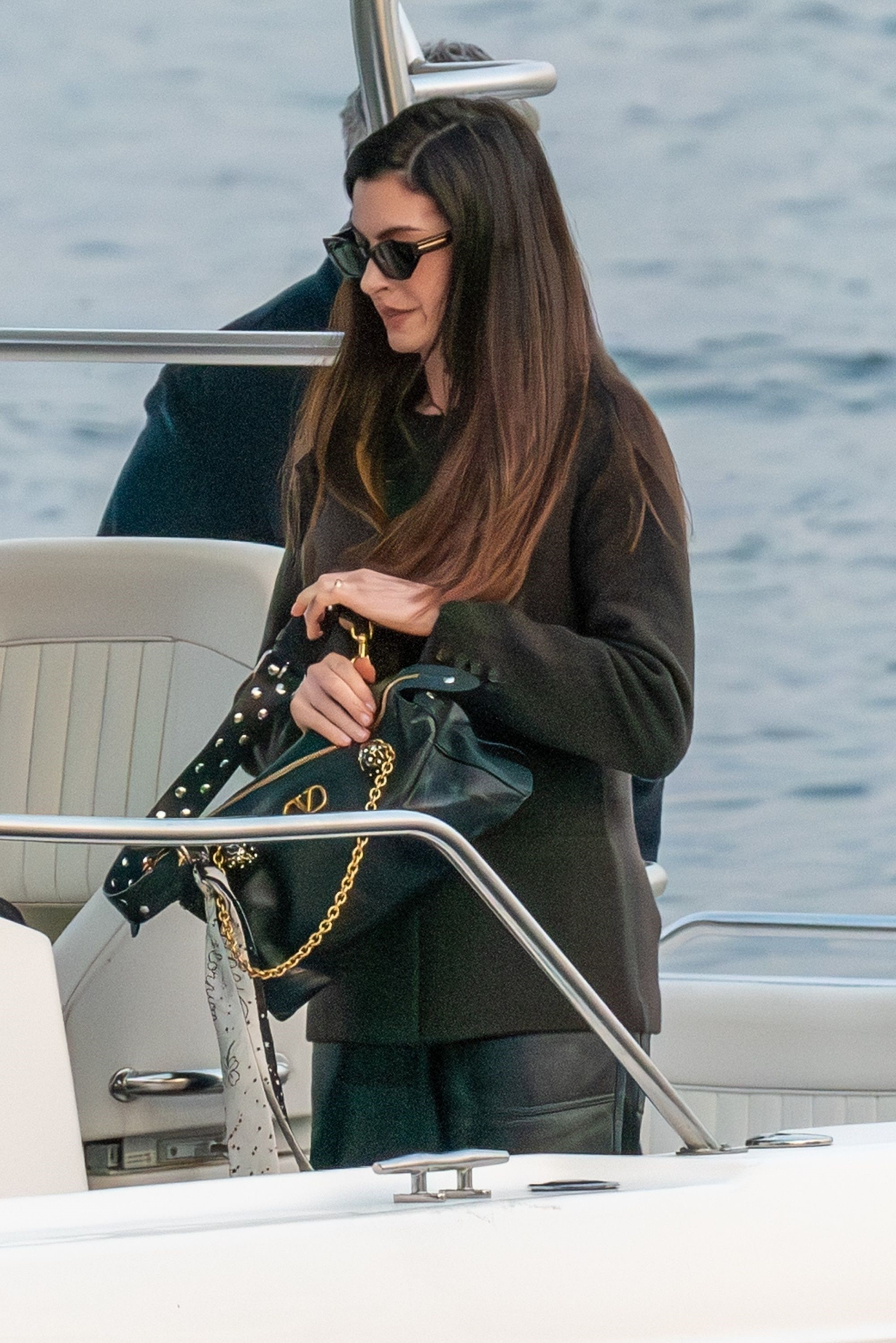 “Il diavolo veste Prada 2” sul Lago di Como: le riprese a Villa del Balbiano con Anne Hathaway ed Emily Blunt