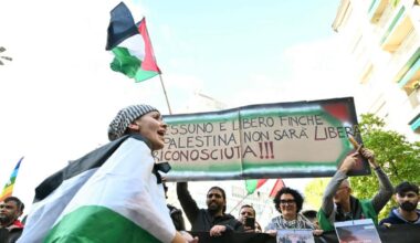 Il corteo pro Pal ha invaso Udine prima di Italia Israele, negozi con serrande abbassate, agenti in assetto antisommossa