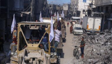 Venti salme ancora a Gaza, l’Egitto invia gli 007 a cercarle. Israele chiude il valico