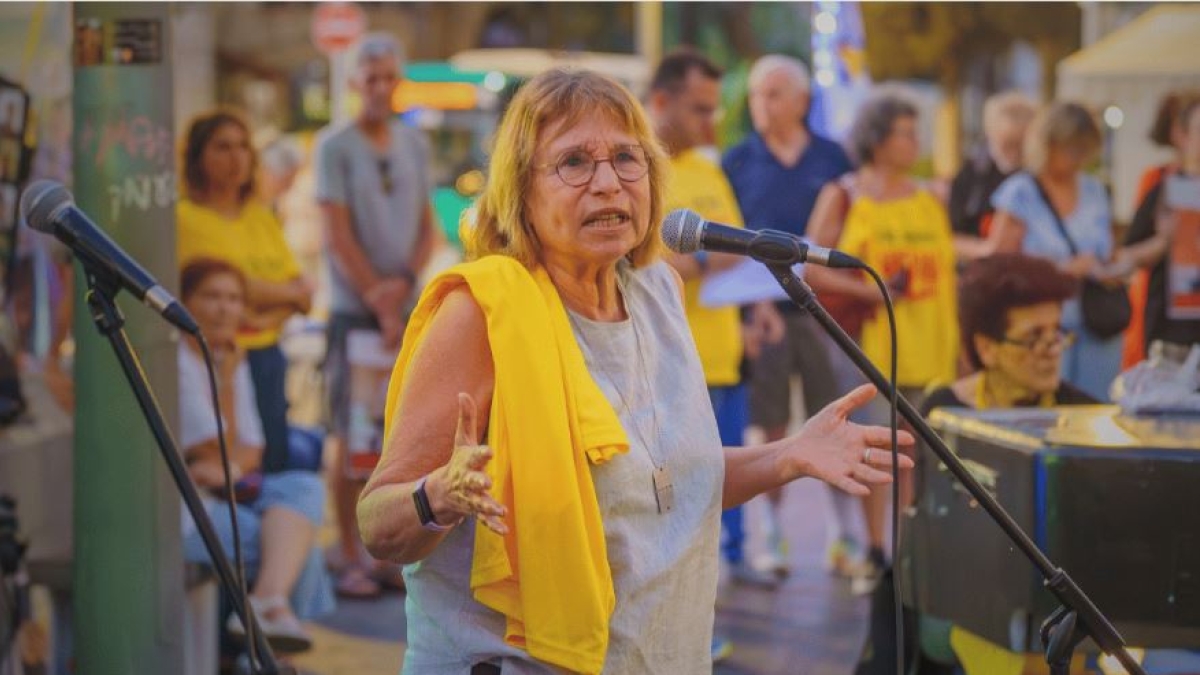 La figlia di Amos Oz: resterò in piazza per difendere la democrazia e la pace fragile