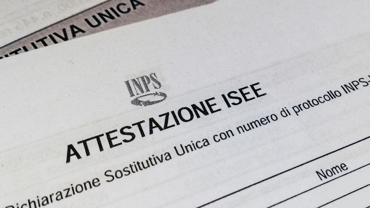 Isee, esclusa la prima casa: cosa cambia, le nuove regole per i 5 bonus che si possono richiedere