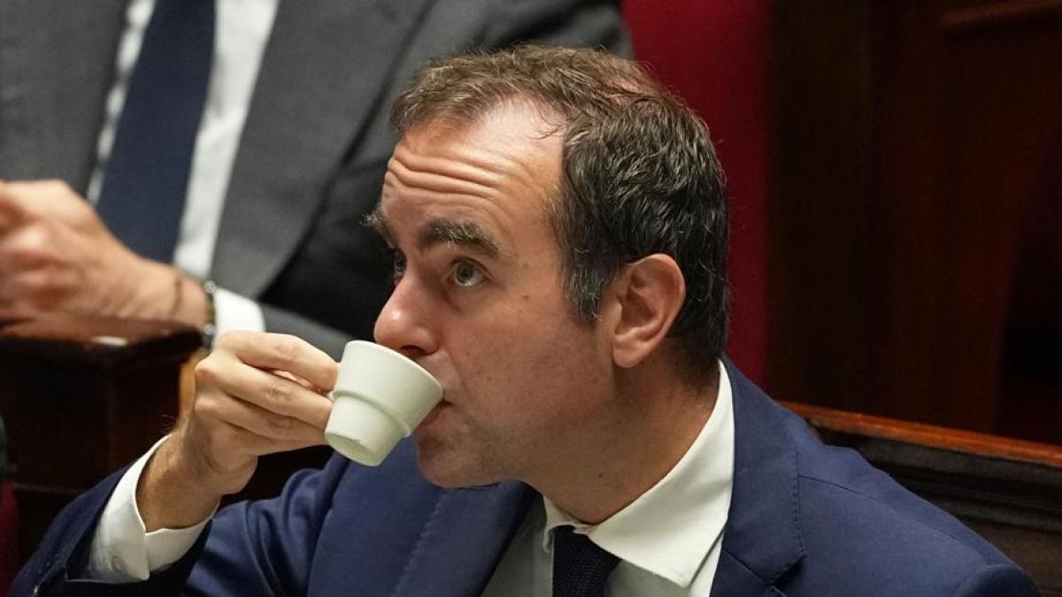 Respinte due mozioni di sfiducia, il governo Lecornu va avanti grazie al sostegno dei socialisti
