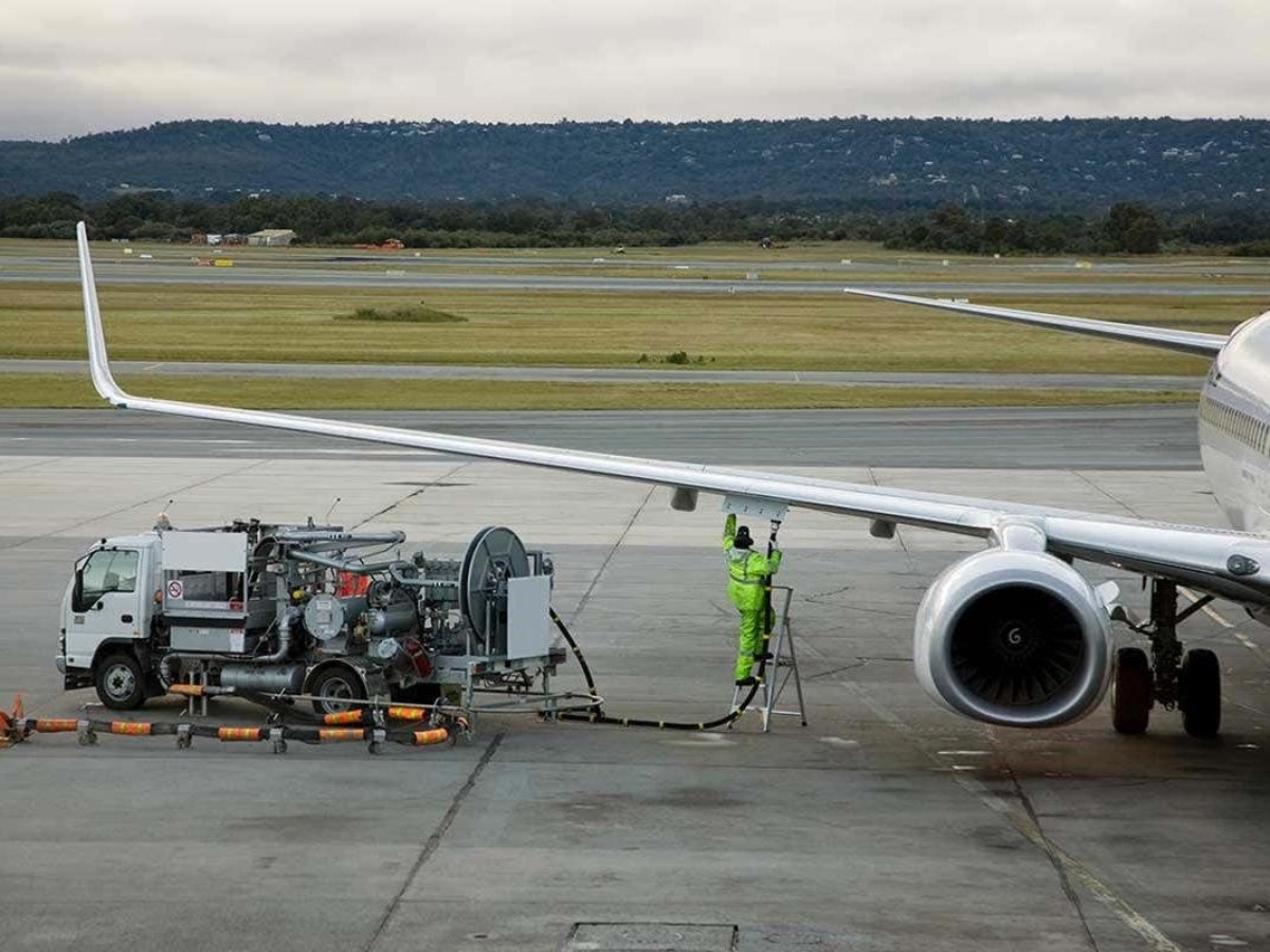 Malpensa, l’avviso alle compagnie: «Arriva meno carburante Eni, fate rifornimento in altri scali». Perché sta succedendo