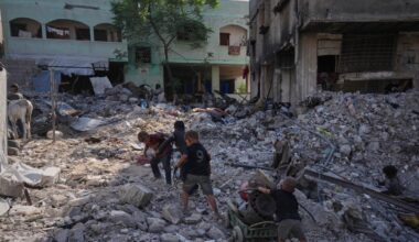 Gaza, le notizie sulla pace fra Israele-Hamas in diretta | Hamas: «Vogliamo restituire tutti i corpi ma ci vorrà tempo». Tel Aviv: uno dei cadaveri restituiti non era un ostaggio - Corriere della Sera
