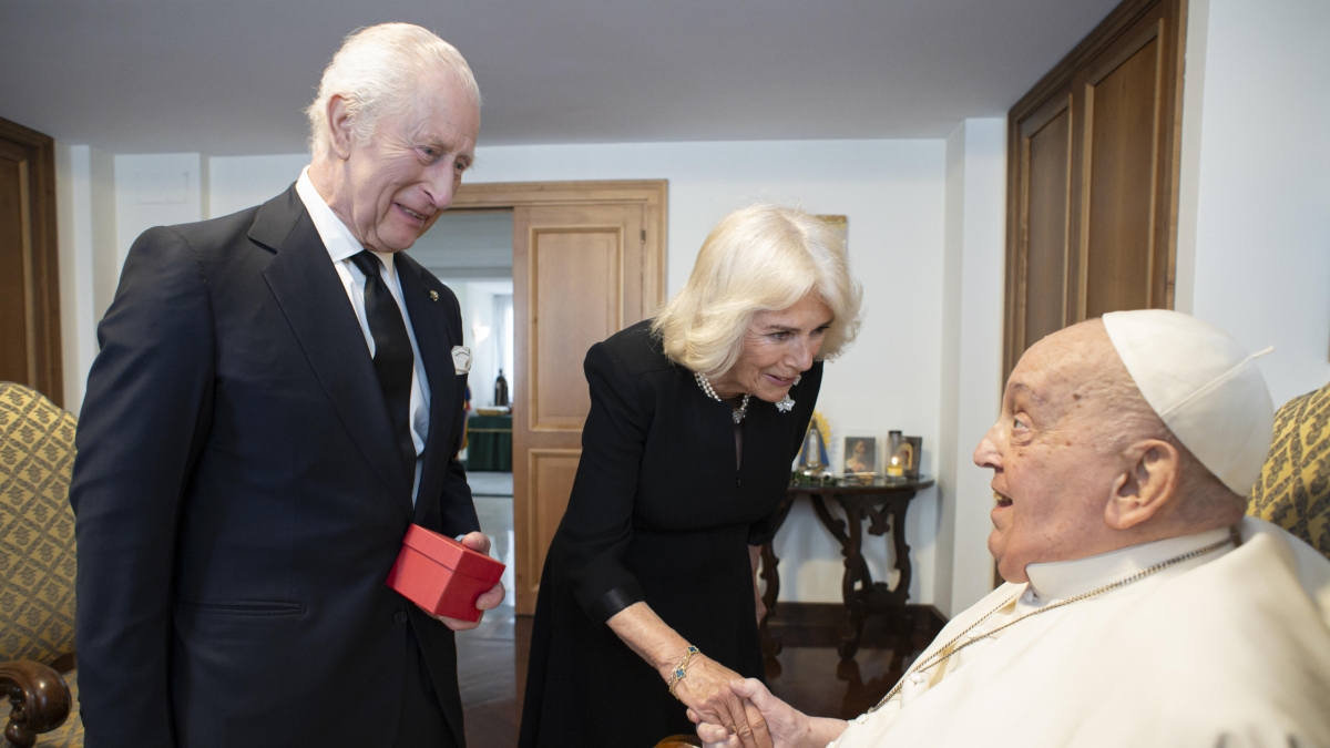 Carlo e Camilla il 22 e 23 ottobre da Leone: per la prima volta dopo 500 anni il re e il Papa pregheranno insieme