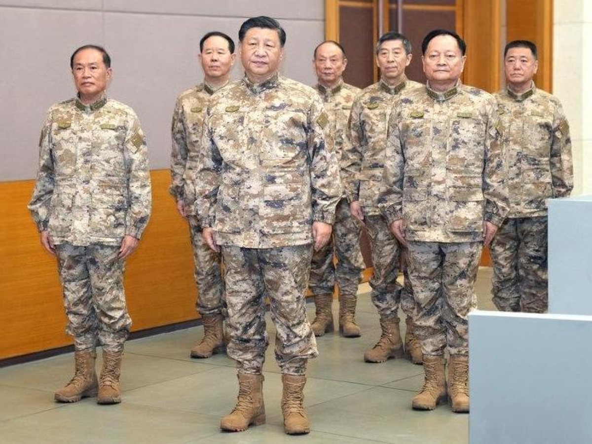 Cina, la falce di Xi sui generali: 9 espulsi per corruzione. Il «segnale» su Taiwan (e quello negativo sul presidente)