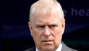 Il principe Andrea rinuncia ai titoli reali: non è più Duca di York. La decisione «dopo una discussione con il re». Ora è davvero fuori dalla Royal Family