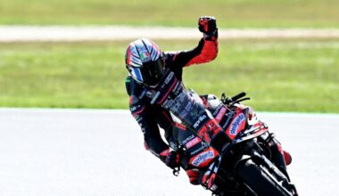 MotoGp in Australia, la Sprint race: Bezzecchi trionfa dopo un lungo duello con Fernandez